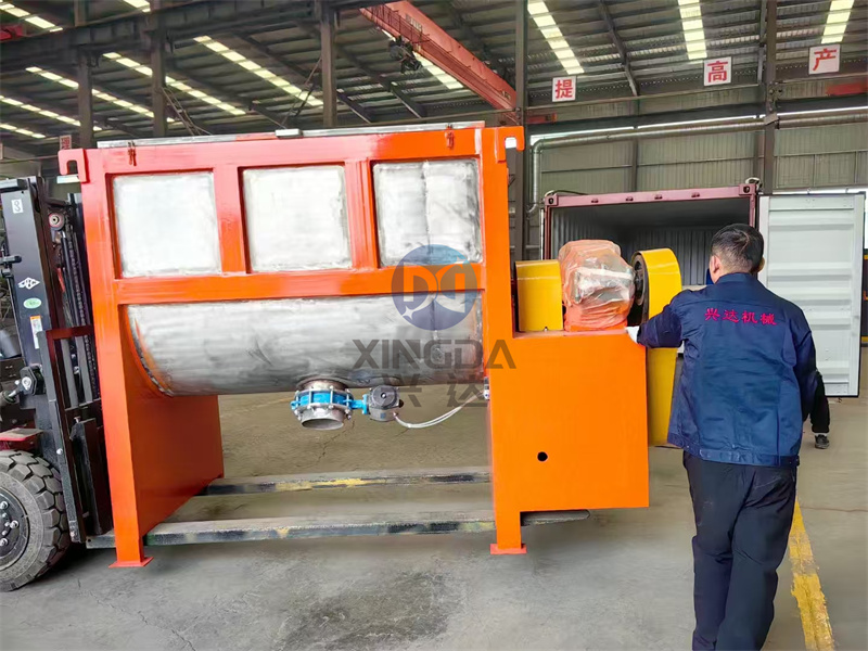 有機(jī)肥臥式發(fā)酵罐發(fā)貨現(xiàn)場