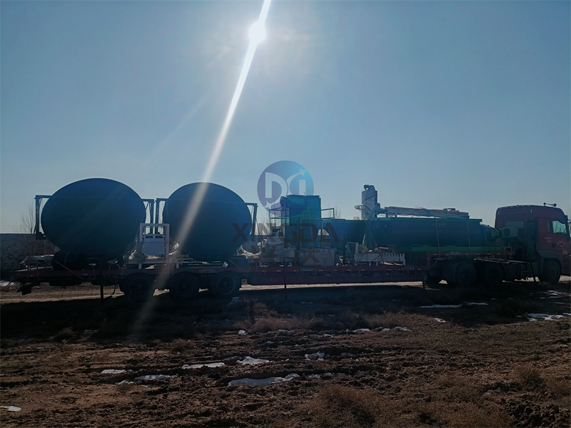 年產(chǎn)3萬噸顆粒有機肥生產(chǎn)線設(shè)備卸貨現(xiàn)場