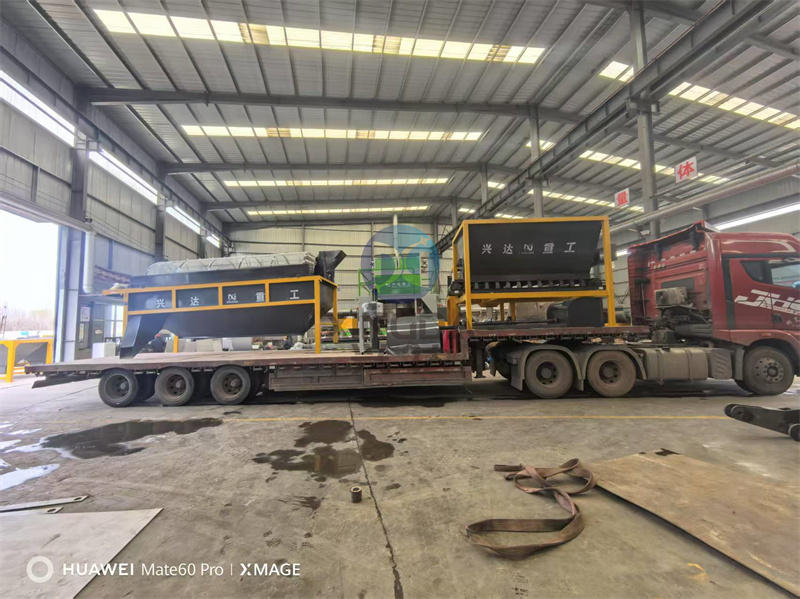 年產(chǎn)5萬噸有機(jī)肥設(shè)備發(fā)貨現(xiàn)場