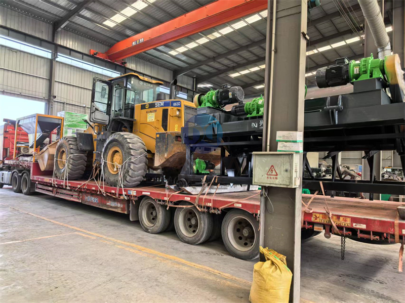 4米液壓槽式翻拋機發(fā)貨現(xiàn)場