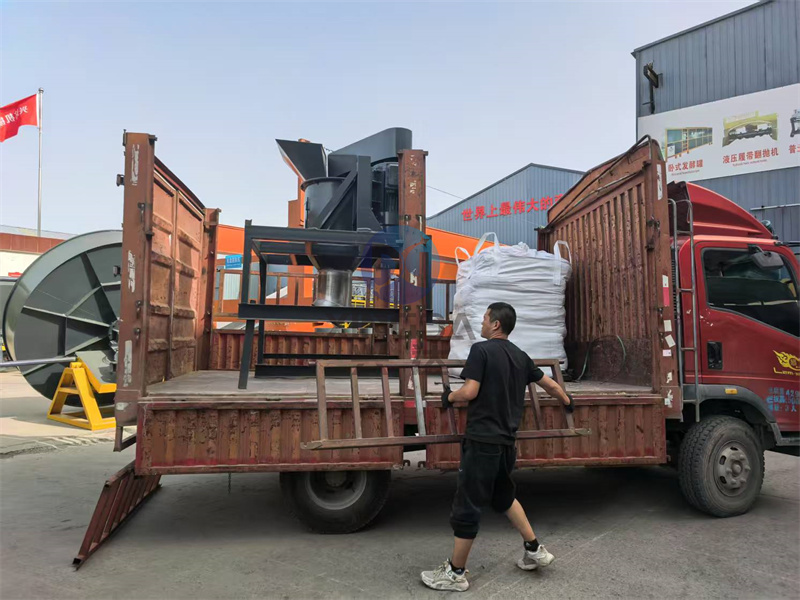 60型立式粉碎機發(fā)貨現(xiàn)場