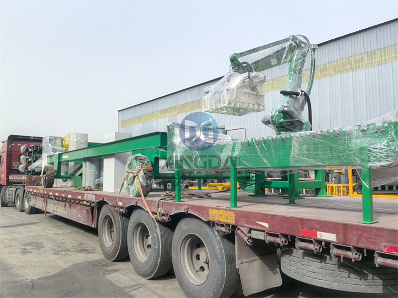 羊糞有機肥生產(chǎn)線發(fā)貨現(xiàn)場