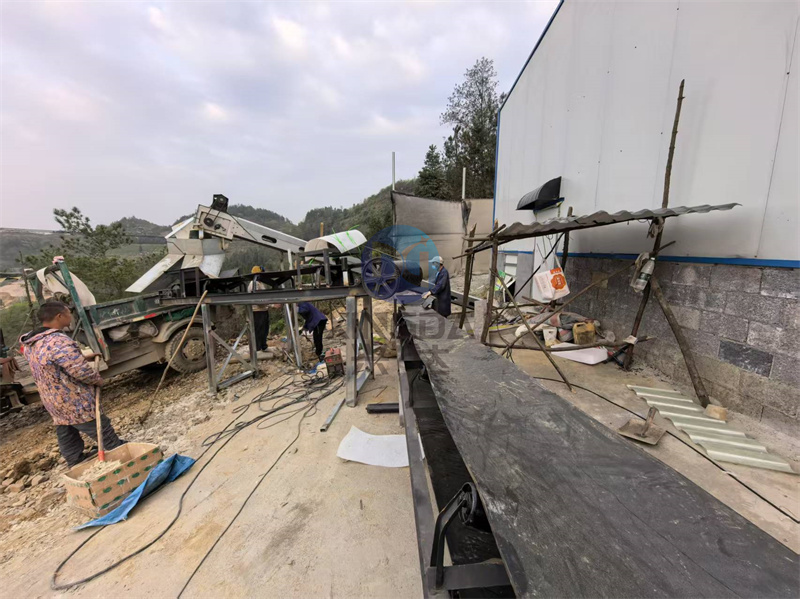 粉狀有機肥生產(chǎn)線設備安裝現(xiàn)場