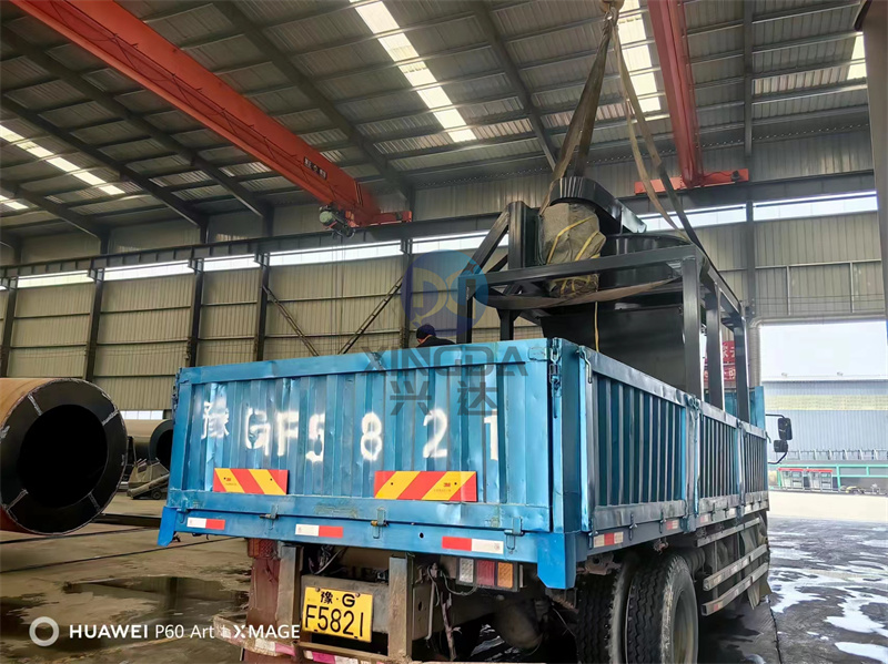 1.5米立式粉碎機發(fā)貨現(xiàn)場