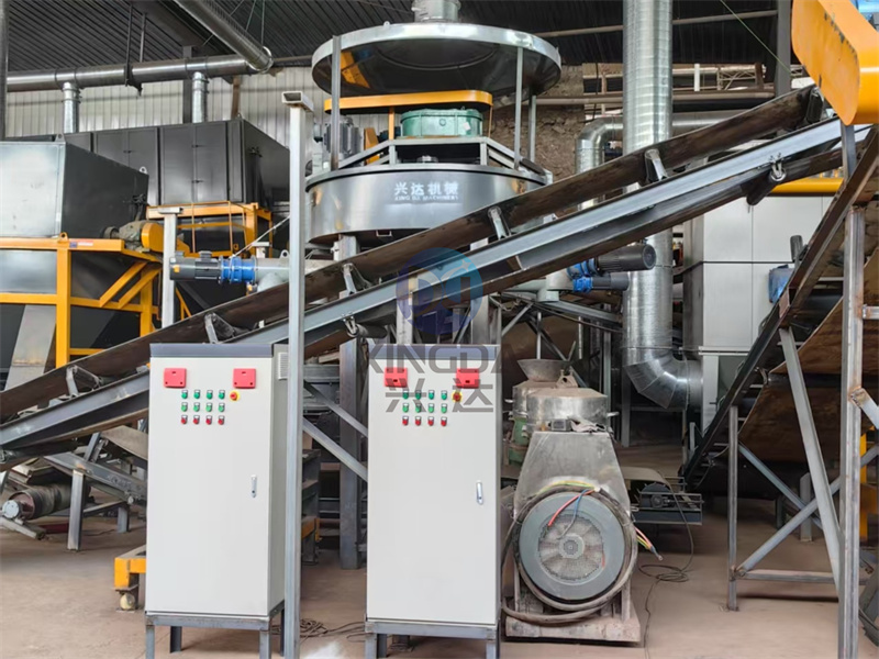 年產(chǎn)10萬噸的有機肥生產(chǎn)線安裝現(xiàn)場