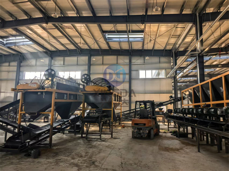 年產(chǎn)3萬噸有機(jī)肥生產(chǎn)線安裝現(xiàn)場