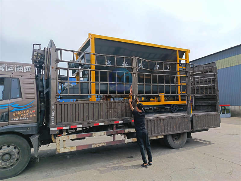 有機肥設備螺旋料倉發(fā)貨現(xiàn)場