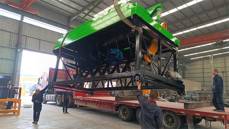 1.5米液壓式槽式翻拋機發(fā)貨現(xiàn)場