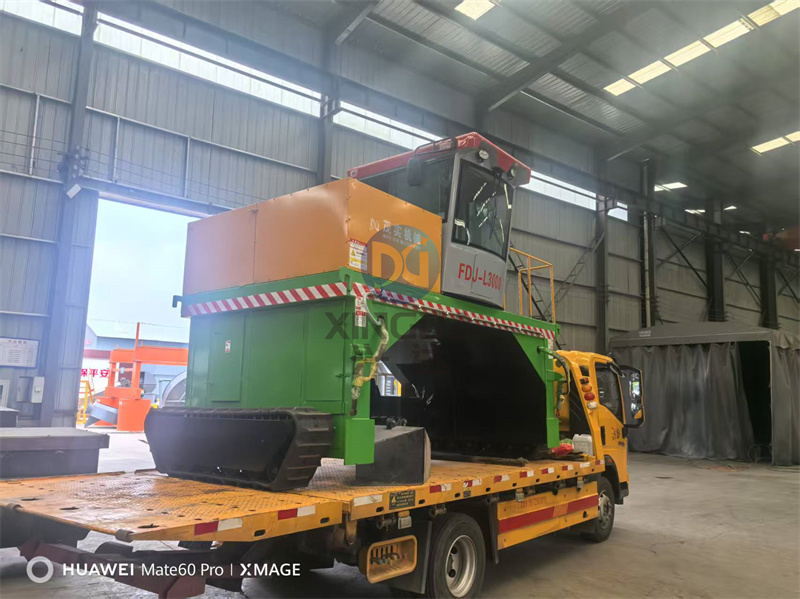 3000型履帶翻拋機發(fā)貨現(xiàn)場