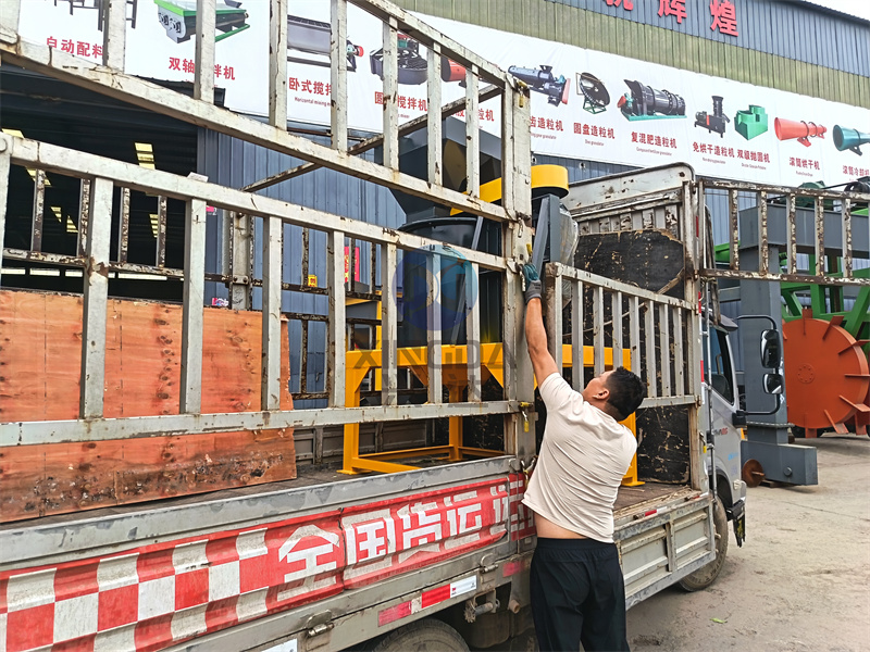 立式多刀片粉碎機發(fā)貨現(xiàn)場