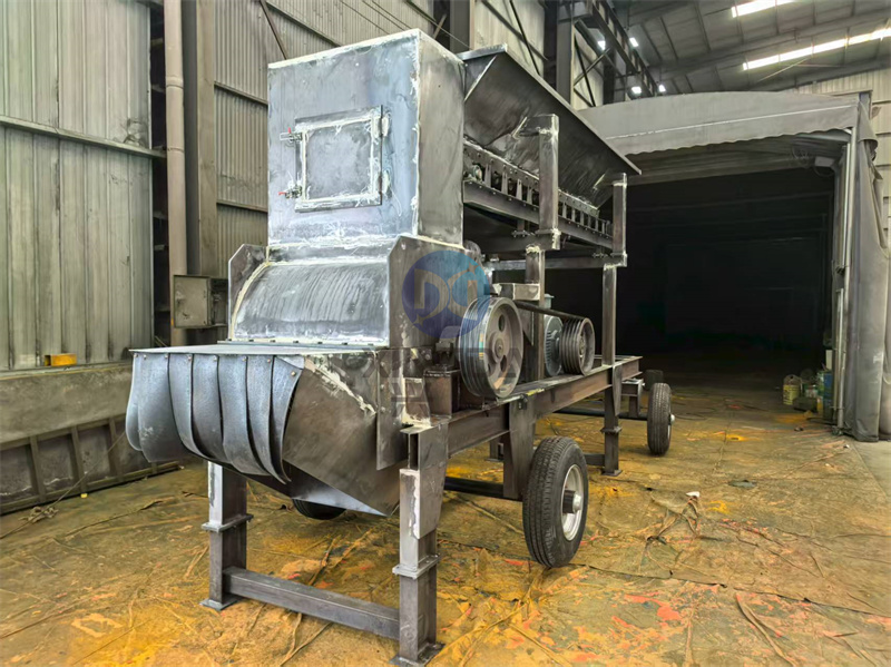 有機(jī)肥粉碎一體機(jī)發(fā)貨現(xiàn)場