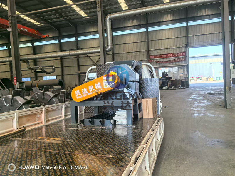 尿素粉碎機(jī)發(fā)貨現(xiàn)場