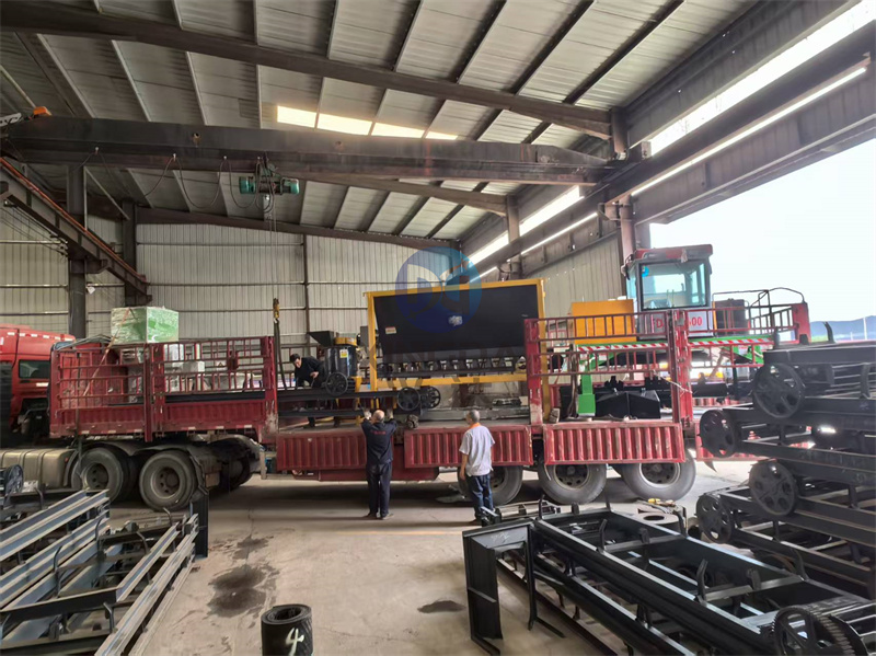 顆粒有機(jī)肥生產(chǎn)線設(shè)備發(fā)貨現(xiàn)場