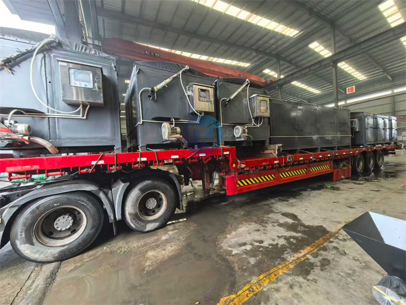 有機(jī)肥發(fā)酵設(shè)備發(fā)貨現(xiàn)場(chǎng)