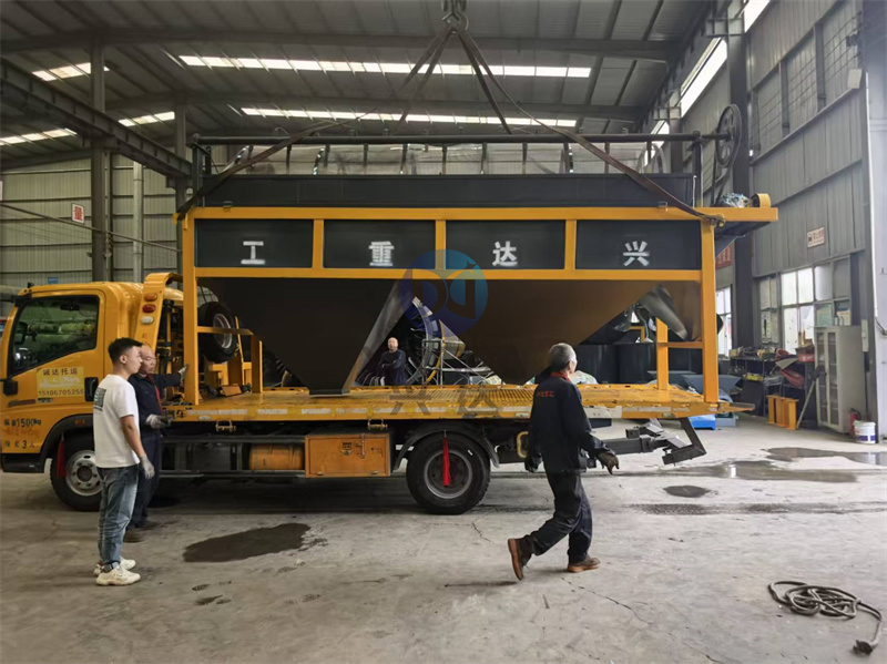 有機(jī)肥滾筒篩分機(jī)發(fā)貨現(xiàn)場(chǎng)