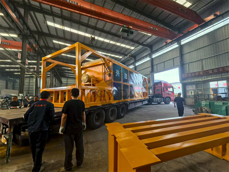 30立方有機(jī)肥臥式發(fā)酵罐發(fā)貨現(xiàn)場