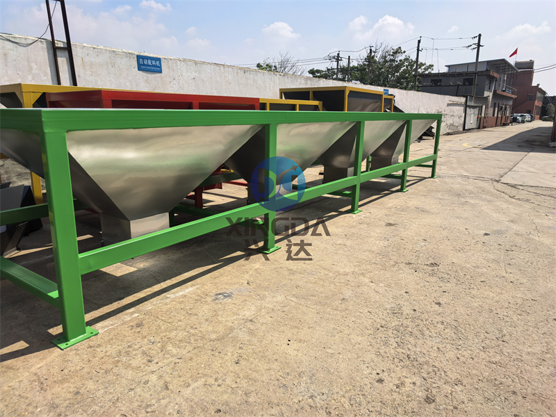 不銹鋼自動配料倉發(fā)貨現(xiàn)場